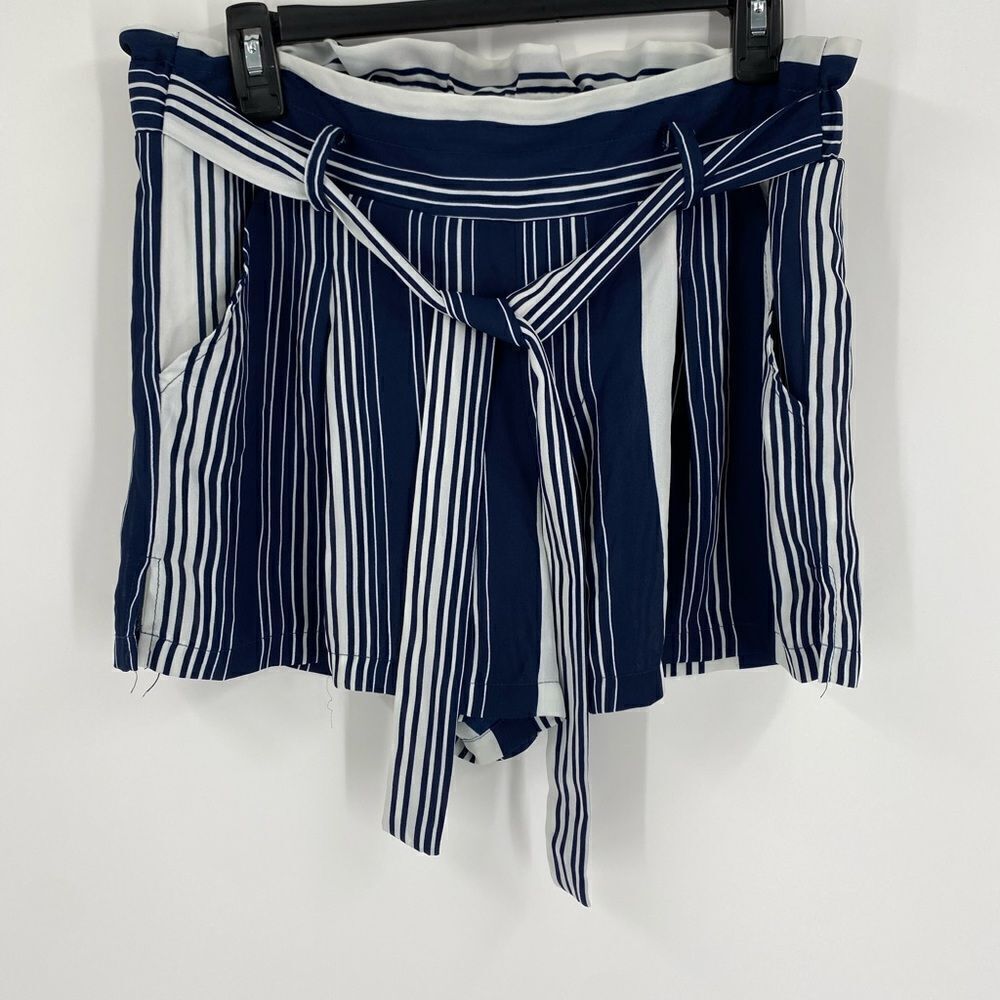 Hot Kisses Juniors Striped Pull On Shorts with Belt size 13